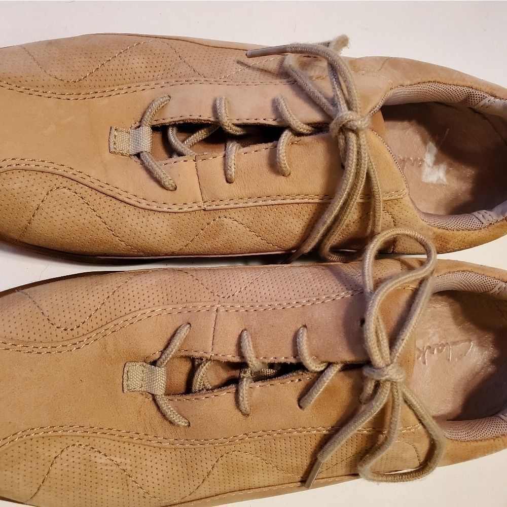 CLARK suede lace up shoe size 9M